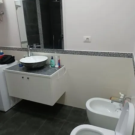Luxurious By The Sea Apartment Vlorë