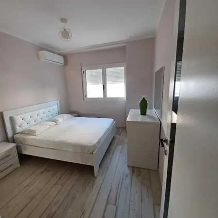 Luxurious By The Sea Apartment Vlorë